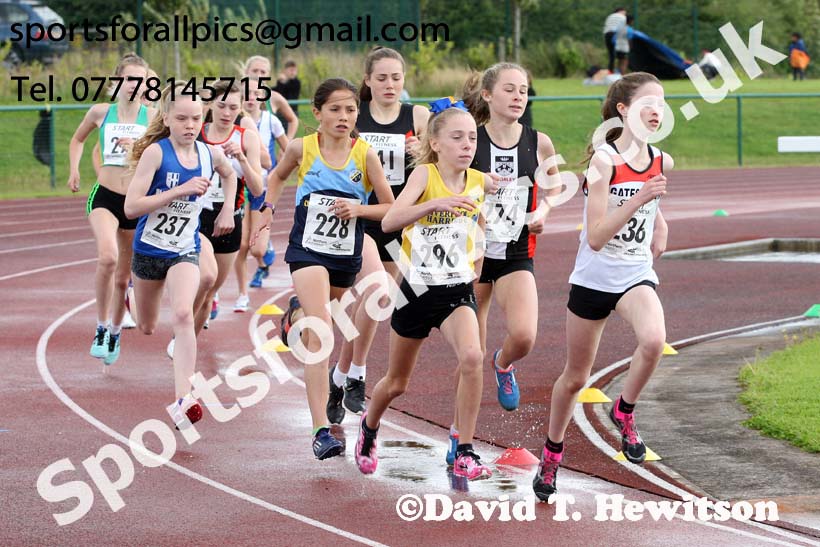 Girls under-15s 1500 metres, Northern Under-17s/U-15s and U13s Champs, Leigh Sports Village, Leigh. Photo: David T. Hewitson/Sports for All Pics